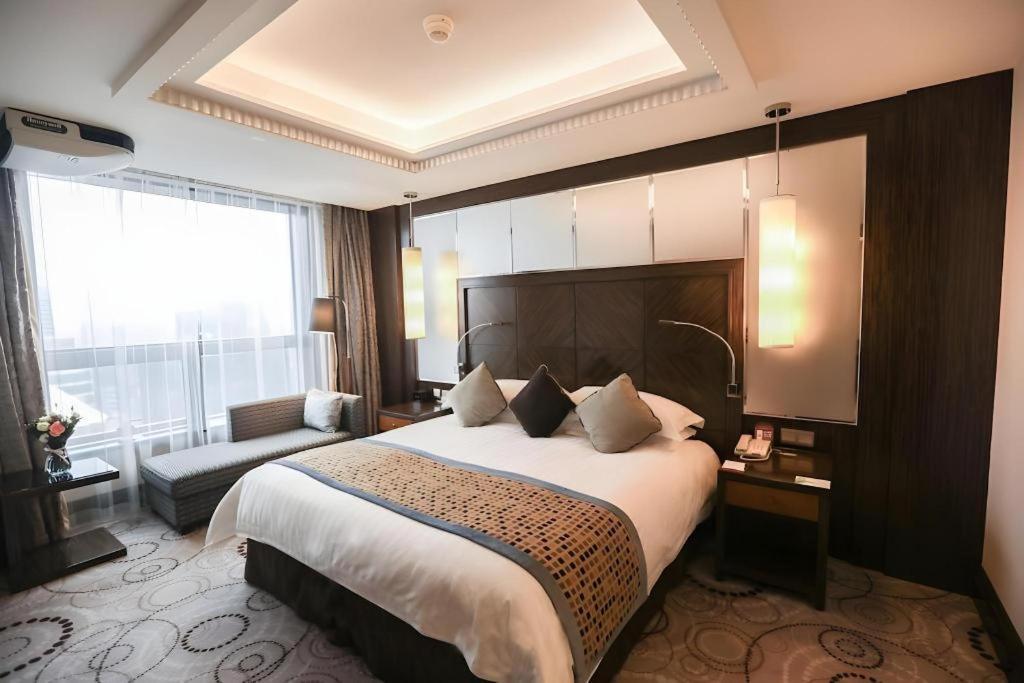 Grand Soluxe Zhongyou Hotel Шанхай Экстерьер фото